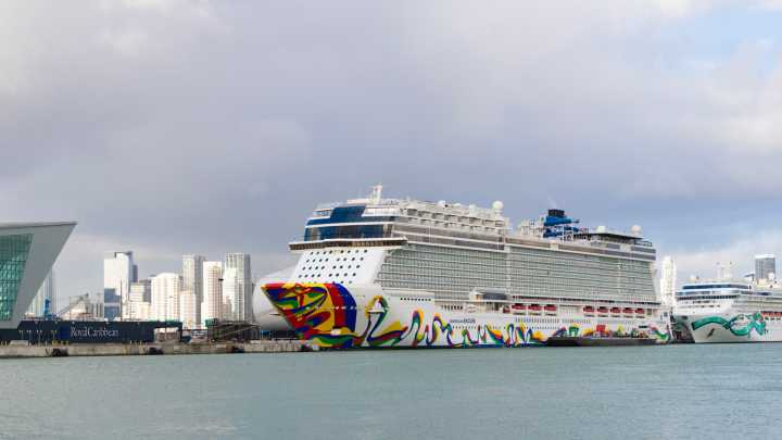 Norwegian Jewel Declares "Code Oscar Starboard“ As Passenger Goes Overboard