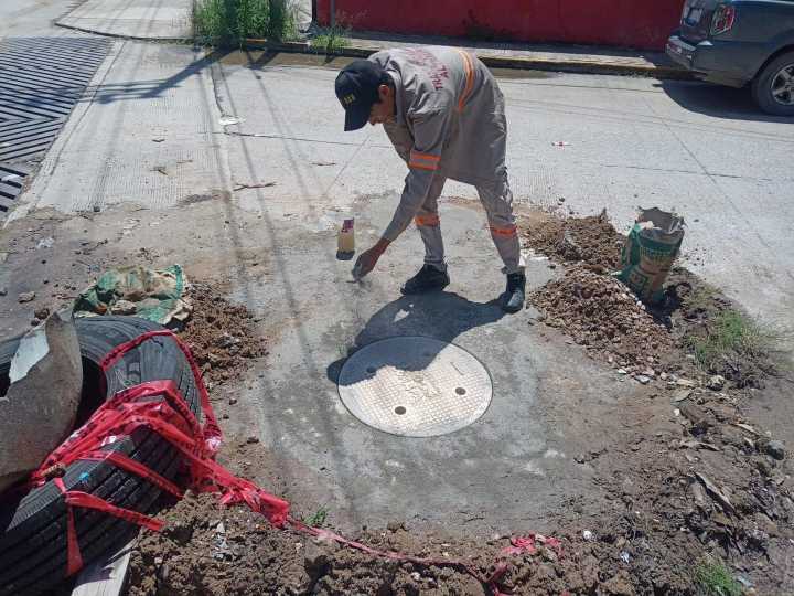 Repone COMAPA brocales y tapas en pozos de visita