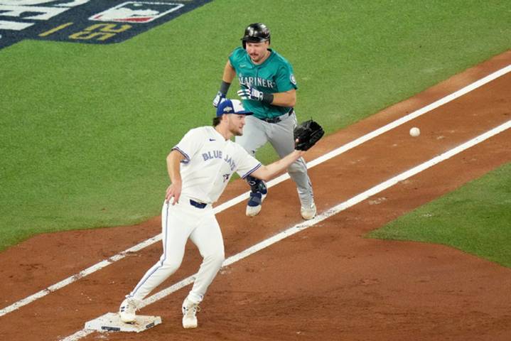Azulejos vencen 6-2 a Marineros y forzan el juego 7
