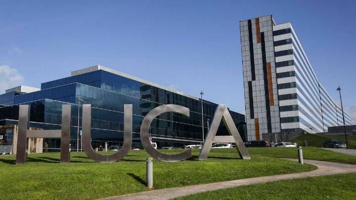 Le dejaron parte de un catéter epidural en la espalda durante un parto en el HUCA: esta es la indemnización que el Principado debe pagar