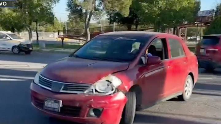 Le cierran paso a conductor sobre Paseo de la Reforma y se desata choque