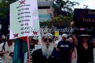 Puertorriqueños se unen a las protestas “No King’s” contra Trump