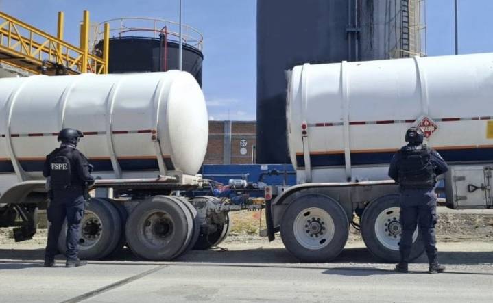 Aseguran más de un millón 600 mil litros de huachicol en cateo a empresa en Guanajuato