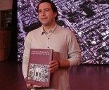 Presentan libro sobre crecimiento de asentamientos irregulares en Cancún