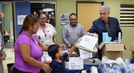 Entregan apoyos escolares a familias migrantes en Ciudad Juárez