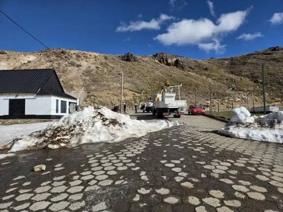 EPEN acelera los trabajos de tendido de cables para energizar Copahue