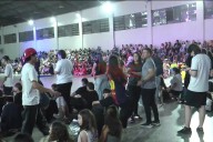 Bailes y competencia en la Noche de "Intertribu" del Instituto Martín Lutero