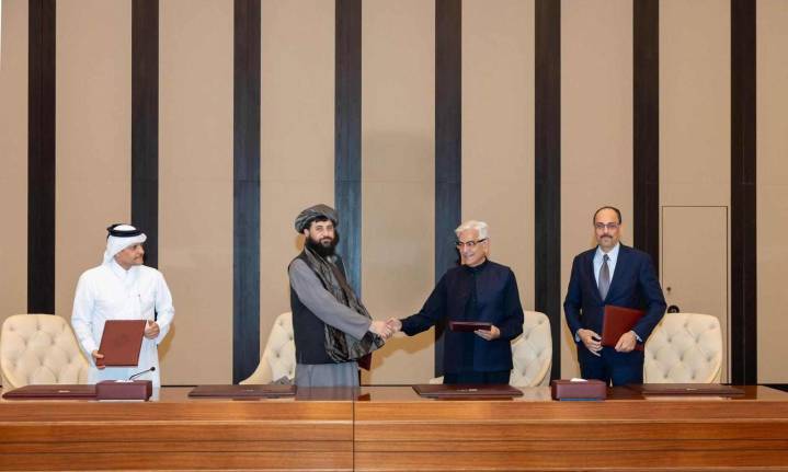 Pakistan and Afghanistan agree to ceasefire after deadly border clashes