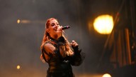 Leire Martínez ahuyenta sus fantasmas en Zaragoza con un concierto regio