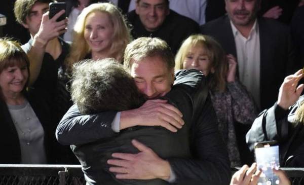 Santilli salió a festejar que es primer candidato de Milei: "Honor"
