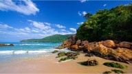 Vacaciones 2025: el pueblo de Brasil con playas paradisíacas, aguas cristalinas y arena blanca que asombra a los turistas