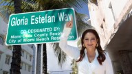 Miami Beach celebra legado de Gloria Estefan con una calle en su nombre