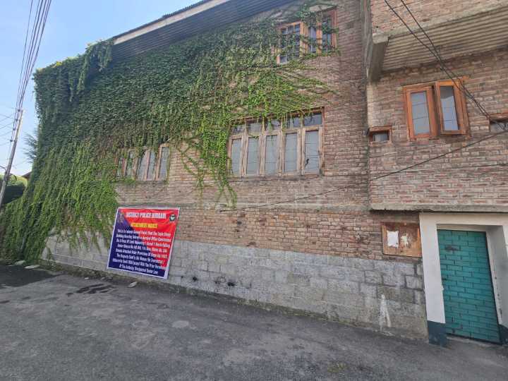 Police Attach Head Office of Banned Tehreek-e-Hurriyat Under UAPA in Budgam