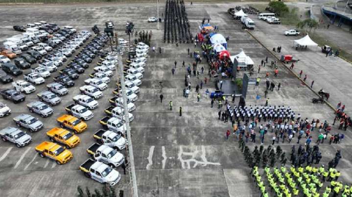 Entregan 150 vehículos para fortalecer los Cuadrantes de Paz en Monagas 11 de octubre de 2025 | País El ministro de Relaciones de Interior, Justicia y Paz, invitó al pueblo a ser los supervisores de l