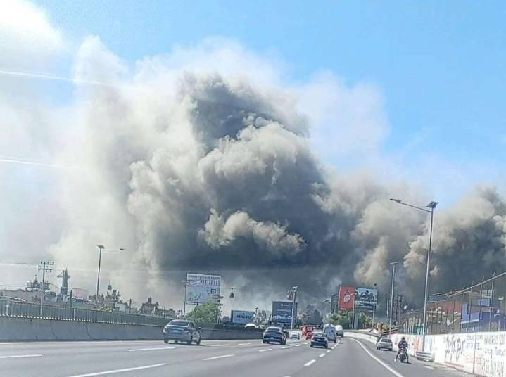 Fuerte incendio en Ecatepec provoca suspensión parcial del Mexicable