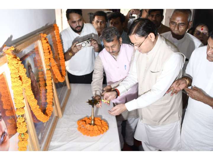 CM Dhami holds meeting with BJP’s social media in