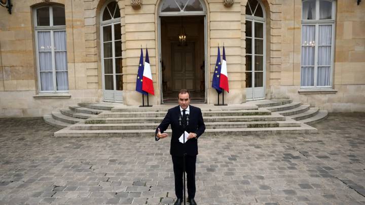 Francia ahonda su crisis con la dimisión de Lecornu, al que Macron prorroga en el cargo