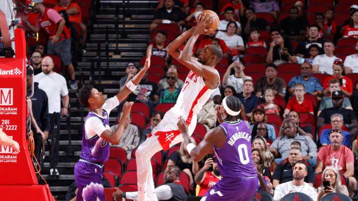 Kevin Durant scores 20 points in preseason debut with Rockets