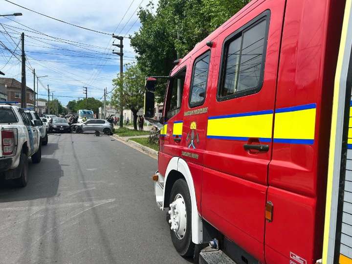 Choque entre tres vehículos en San José dejó dos heridos