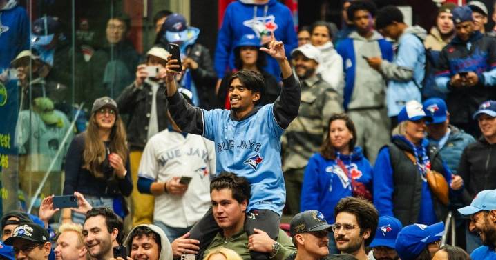 'Ecstatic': Older fans remember Blue Jays' World Series championships in 1992