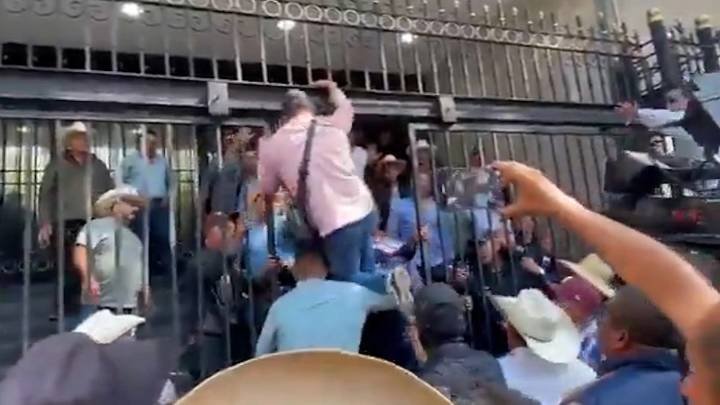 Productores de maíz se levantan de mesa con Sader; la oferta es «una grosería»