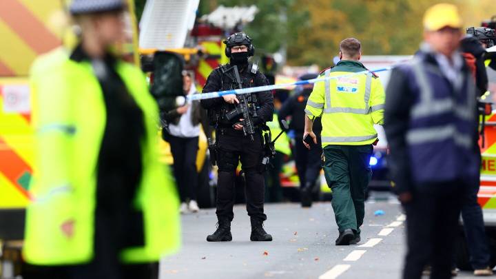 2 dead, 3 wounded in terrorist attack outside UK synagogue