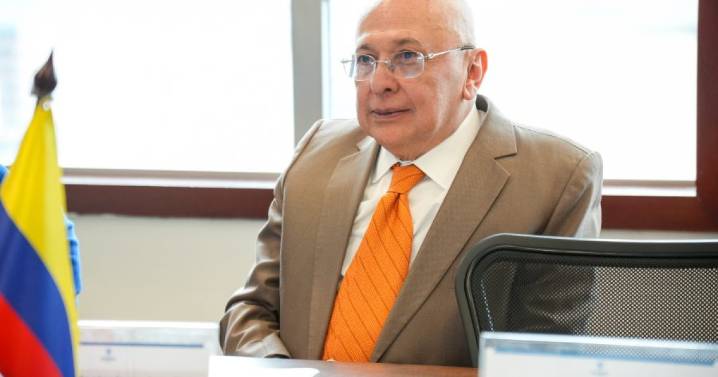 Eduardo Montealegre renuncia al Ministerio de Justicia y advierte sobre "traidores" en el Gobierno Petro