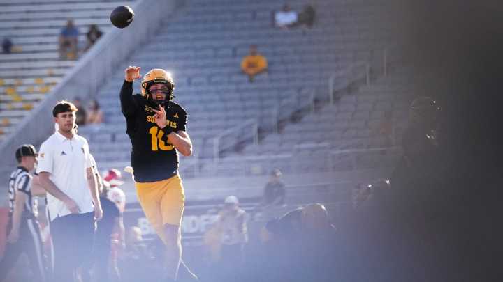 Sam Leavitt leaves ASU game in 1st quarter after taking a hard hit