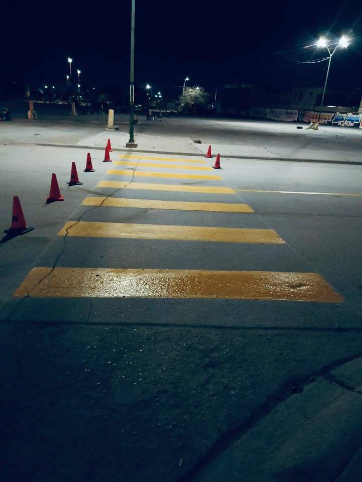 Realiza Seguridad Vial mantenimiento nocturno de pintura en el Parajes del Sol y la Castillo Peraza