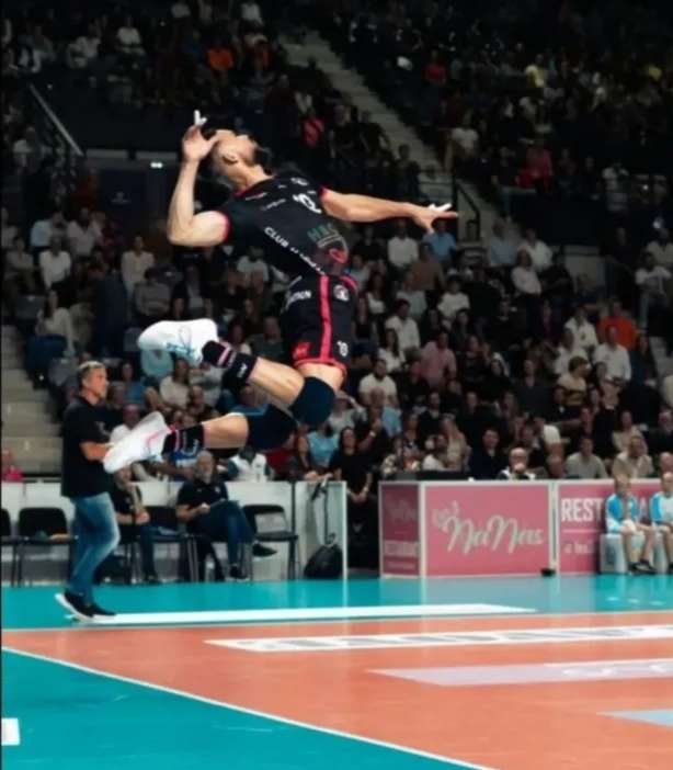 Willner Rivas destaca en voleibol Francés
