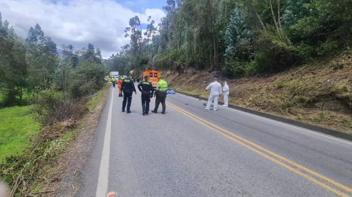 Persona mayor perdió la vida tras ser arrollada por una camioneta en la vía Duitama