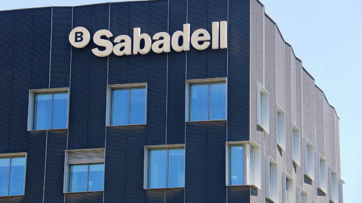 El Sabadell premia a cada uno de sus empleados con 300 acciones tras el fracaso de la opa del BBV