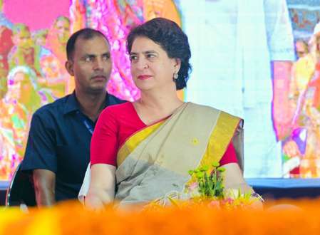 Rahul, Priyanka Gandhi pay tributes to Mahatma Gandhi, Lal Bahadur Shastri