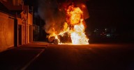 Pareja incendia vehículo en Zona Norte; fueron detenidos