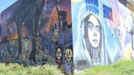 Color y tradición; leoneses honran a la muerte a través de murales