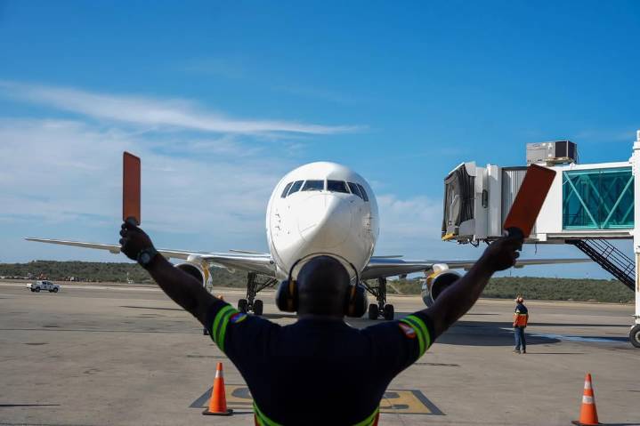 Regresan 153 venezolanos deportados desde Texas