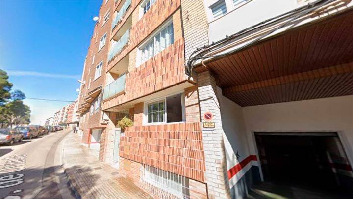 Un incendio en Torrero calcina todas las viviendas de una quinta planta y deja un herido leve