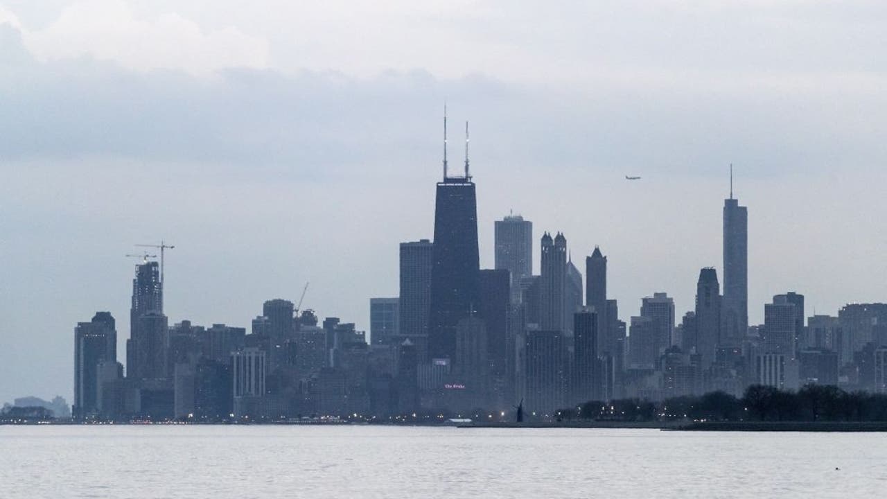 Chicago weather: Gusty winds Friday, rainfall rolls in this weekend