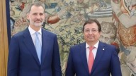 El Gobierno concede la Gran Cruz de Carlos III a Fernández Vara