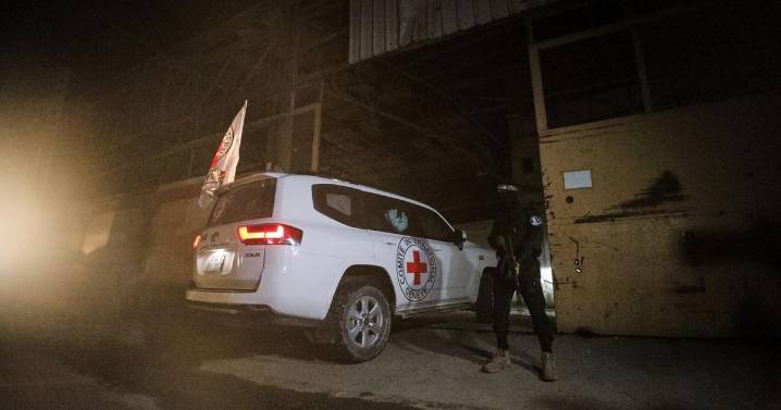Israel recibe los restos de 2 rehenes más; el Ejército dice que otro cuerpo no era el de un rehén