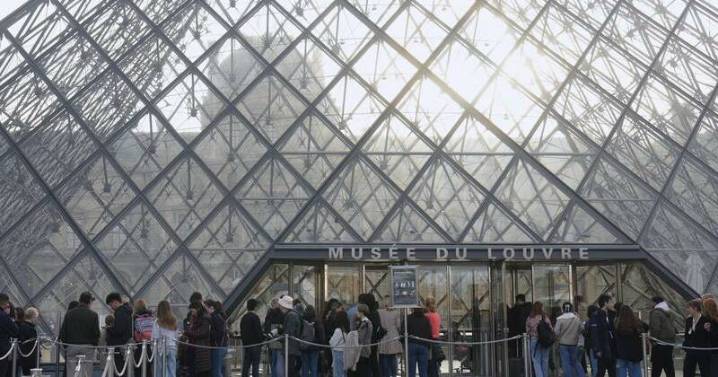 The Louvre reopens after jewel heist