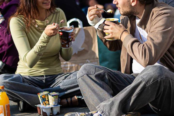 Eating Pudding with Forks Goes Viral