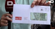 Hazte Oír reparte en el Supremo sobres del PSOE con «lechugas, soles y chistorras»
