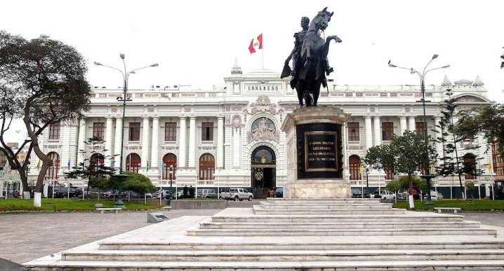 ¿Cómo se llama realmente la Plaza Bolívar y cuántas denominaciones tuvo?