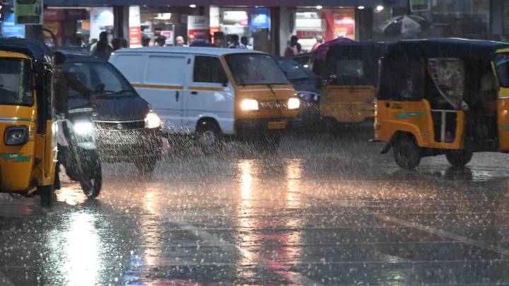 Heavy rain lashes Tamil Nadu, filling up dams; Chennai continues to receive downpour