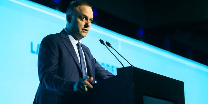 Adorni: “Hay que convencer a la gente de que es la dirección correcta, aunque no sea un camino de rosas”