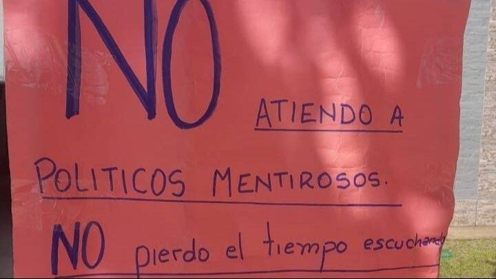 "No atiendo a políticos mentirosos", el cartel que dejó una sanjuanina en plena campaña