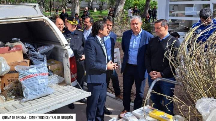 Narcomenudeo: quemaron más de 30 kilos de drogas secuestrados en Neuquén