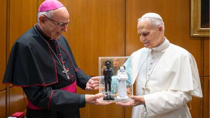 Arzobispo de Caracas obsequió al papa León XIV figuras de JGH y María Rendiles en víspera de su canonización