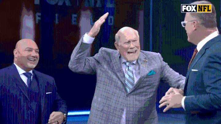 ‘My god that hurt’ - Terry Bradshaw suffers injury while rolling back years with best Daniel Jones impression